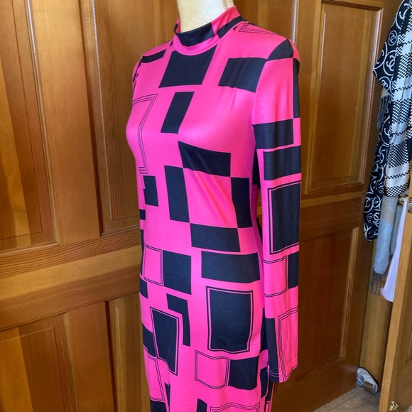 Vibrant Barbiecore Pink Geo Print Bodycon - Picture 7 of 16